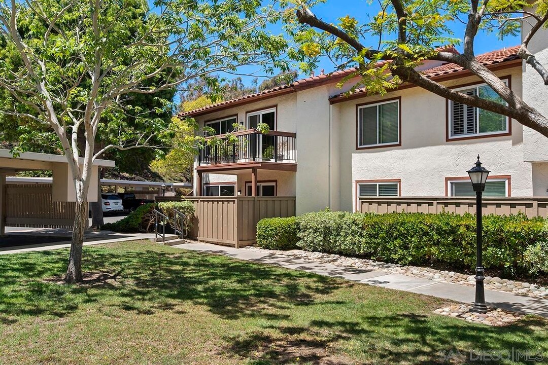 4020 Porte La Paz in San Diego, CA - Building Photo