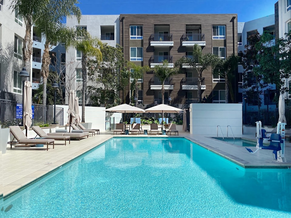 Elan Huntington Beach in Huntington Beach, CA - Foto de edificio
