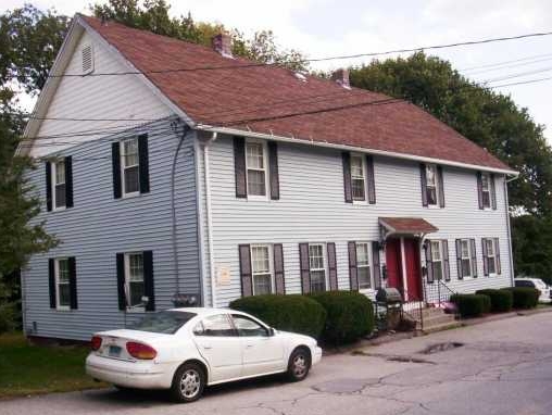 109 Ward Ave in Moosup, CT - Building Photo