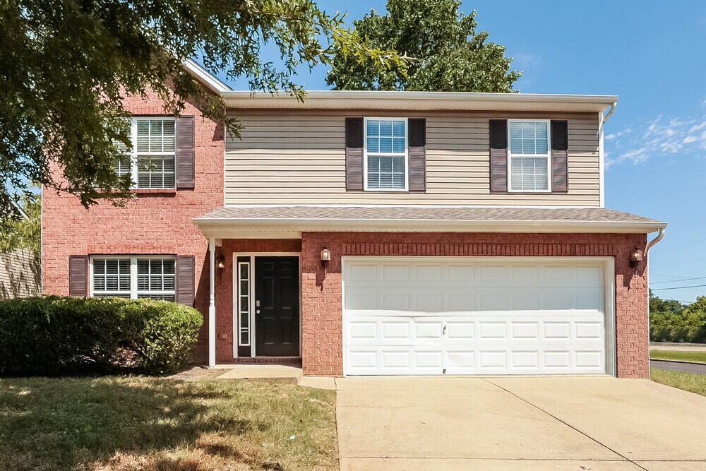 1000 Lowrey Pl in Spring Hill, TN - Building Photo