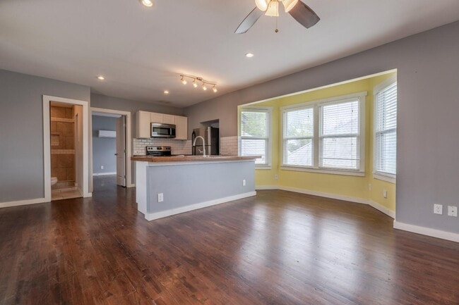 1015 N Palmetto Ave in San Antonio, TX - Building Photo - Building Photo