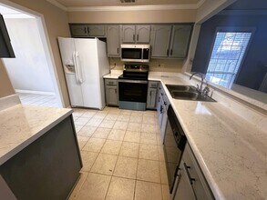 2271 Lake Springs Ln in Memphis, TN - Building Photo - Building Photo