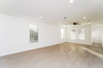 15546 Crescent Pne in San Antonio, TX - Foto de edificio - Building Photo