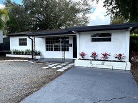 5720 Sheridan St in Hollywood, FL - Building Photo