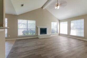 4978 Briar Oaks Ln in Grand Prairie, TX - Building Photo - Building Photo