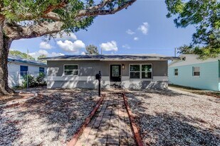 439 34th Ave N in St. Petersburg, FL - Building Photo