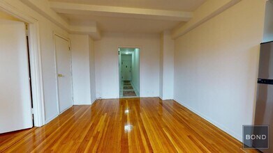 301 E 38th St in New York, NY - Building Photo - Building Photo