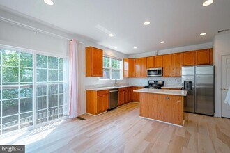 8199 Glade Bank Dr in Manassas, VA - Building Photo - Building Photo