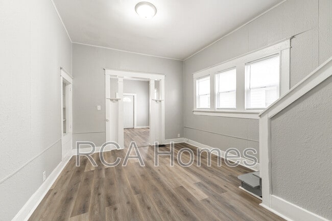 property at 2427 N Kenwood Ave