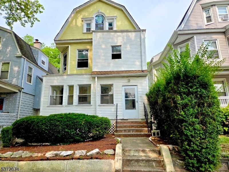 111 Shepard Ave in East Orange, NJ - Building Photo
