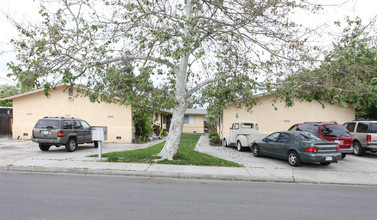 1049-1057 Alpha Rd in Turlock, CA - Building Photo - Building Photo