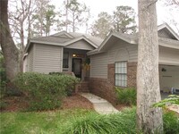 45 Bay Tree Ct E in St. Simons Island, GA - Foto de edificio - Building Photo