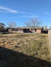 107 W Mesquite St in Karnes City, TX - Foto de edificio - Building Photo