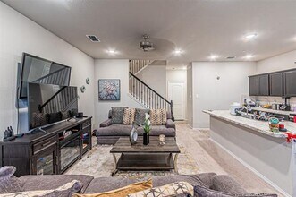 2401 Davenport Dr in Denton, TX - Building Photo - Building Photo