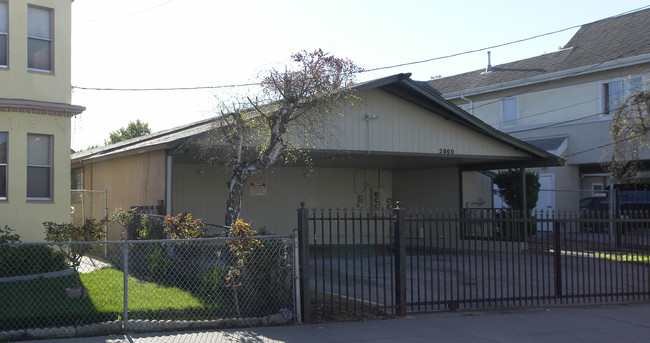 2000 Filbert St in Oakland, CA - Foto de edificio - Building Photo