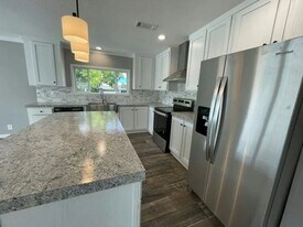 457 Buffalo Way in North Fort Myers, FL - Building Photo
