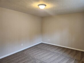 1285 S Lea Ct SE in Smyrna, GA - Building Photo - Building Photo