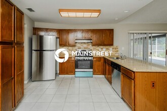 12303 Yellow Rose Cir in Riverview, FL - Building Photo - Building Photo