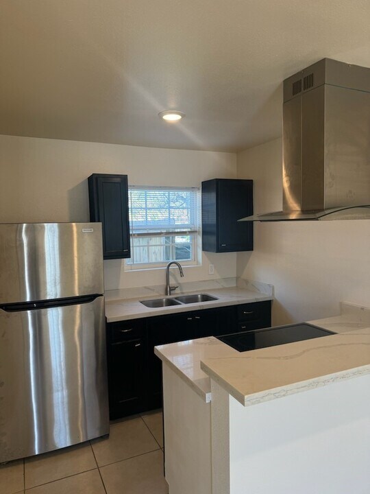 7302 Stewart Rd in Galveston, TX - Building Photo