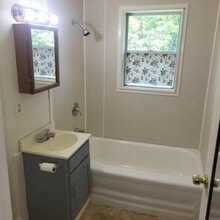 1561 Reeder Ave in Benton Harbor, MI - Building Photo - Building Photo