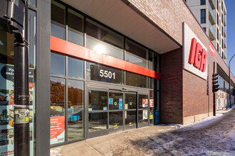 5501 De La Côte-Saint-Luc in Montréal, QC - Building Photo - Building Photo