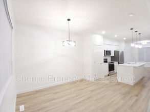 5144 Kinney Pl SW in Edmonton, AB - Building Photo - Building Photo