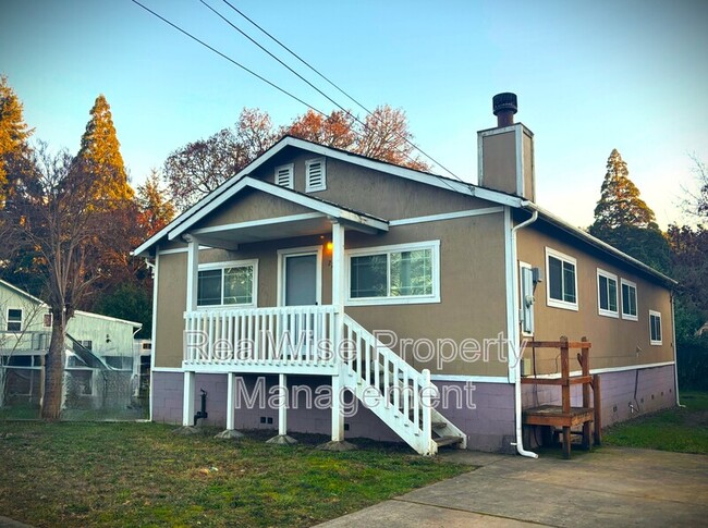 224 NE Howland St in Myrtle Creek, OR - Building Photo - Building Photo