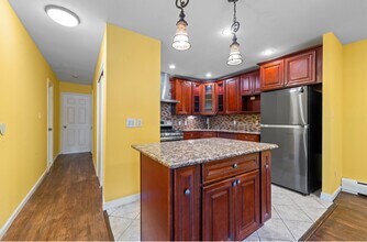 42-38 Judge St in Queens, NY - Foto de edificio - Building Photo