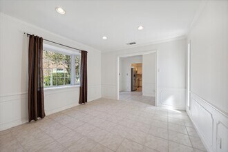 1833 Saxony Ln in Houston, TX - Building Photo - Building Photo