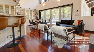 101 S Manor Dr in White Plains, NY - Building Photo - Building Photo