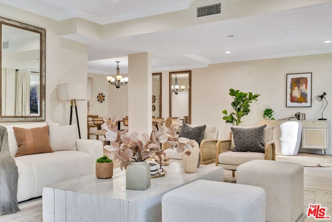 property at 118 S Clark Dr