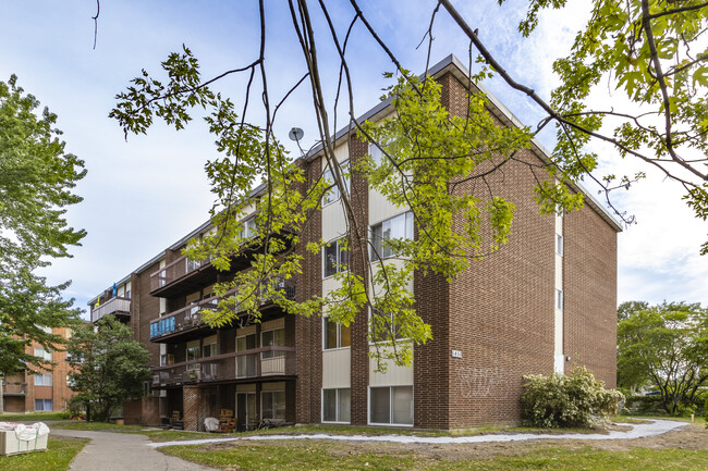 5450 Gaétan-Boucher in Longueuil, QC - Building Photo - Building Photo
