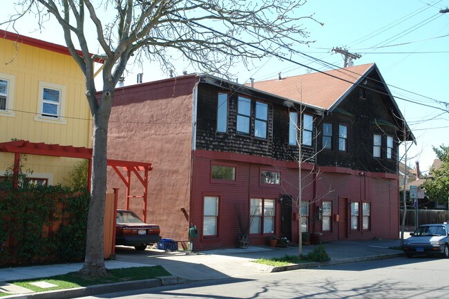 1604-1606 Delaware St in Berkeley, CA - Foto de edificio - Building Photo