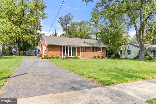 7406 Blackford St in Springfield, VA - Building Photo - Building Photo