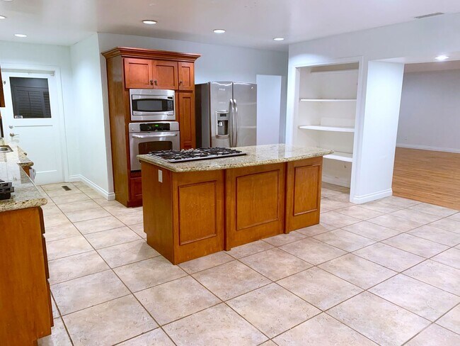 5644 Dorothy Way in San Diego, CA - Building Photo - Building Photo