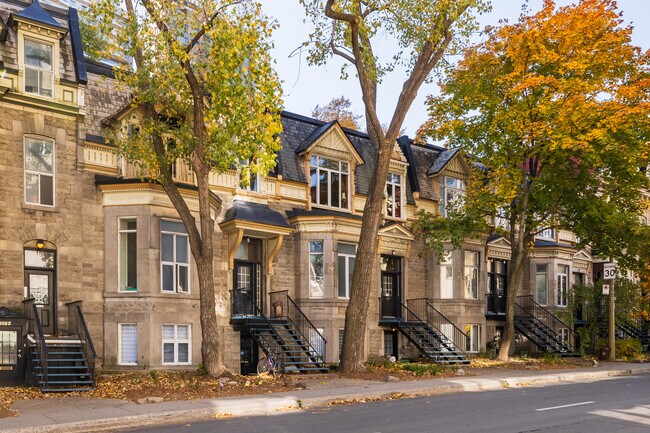 2030-2046 Jeanne-Mance Rue in Montréal, QC - Building Photo - Building Photo