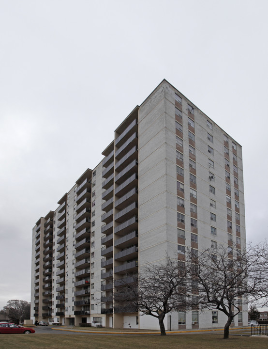 Sandalwood Towers in Toronto, ON - Building Photo