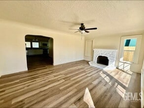 220 Pacific St in Bakersfield, CA - Building Photo - Building Photo