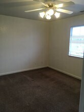 819 Cally Ct in Redding, CA - Foto de edificio - Building Photo