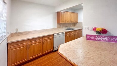 1522 NE 34th Ct in Oakland Park, FL - Building Photo - Building Photo
