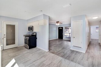 2221 SE 14th St in Grand Prairie, TX - Building Photo - Building Photo