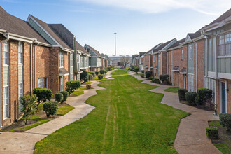 Avalon Village Townhomes in Pasadena, TX - Building Photo - Building Photo