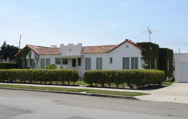 2191-2195 Channel Dr in Ventura, CA - Foto de edificio - Building Photo