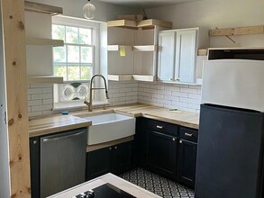 1112 Clifton Ln in Nashville, TN - Building Photo - Building Photo