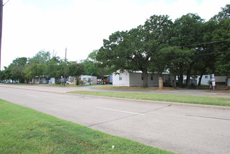 Stone Tree MHC in Irving, TX - Building Photo - Building Photo