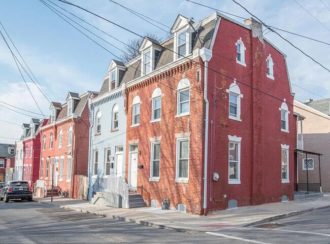 521 E Strawberry St in Lancaster, PA - Building Photo - Building Photo