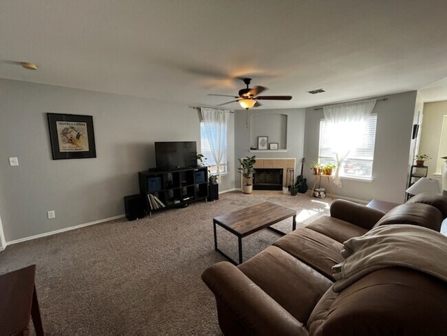 50 Coastal Ln in San Antonio, TX - Foto de edificio - Building Photo