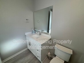 27133 White Sage Ct in Valencia, CA - Building Photo - Building Photo