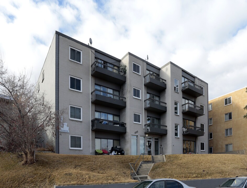 1005 Cameron Ave SW in Calgary, AB - Building Photo