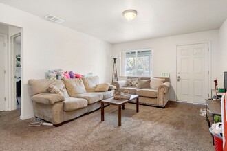 621 Russell Blvd, Unit 502 Oeste Drive in Davis, CA - Building Photo - Building Photo